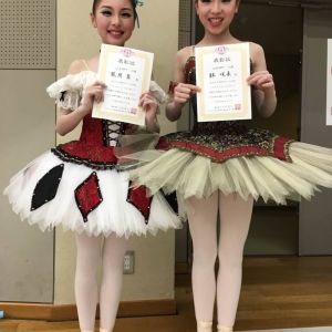 第8回 クリエ全国バレエコンクール</br>
JAⅡ部門</br>
入賞7位 梶間葵(左)</br>
優秀賞 林咲来(右)